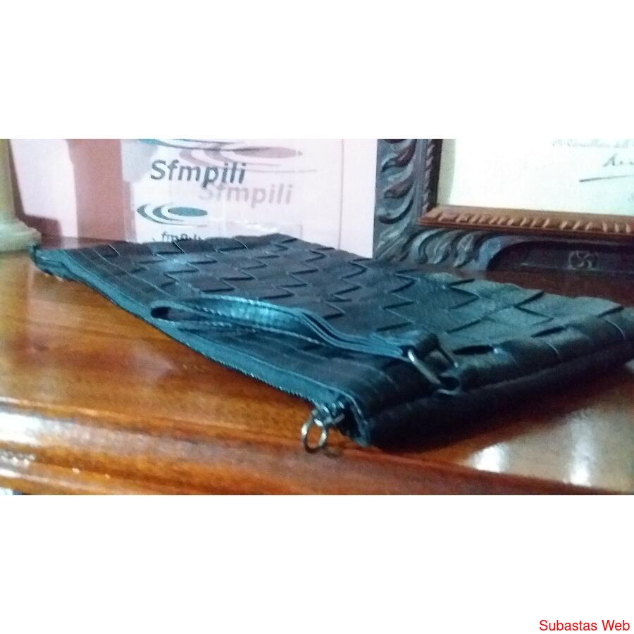 MONEDERO CUERO NEGRO ENTRELAZADA CARTERITA  Impecable !pilar