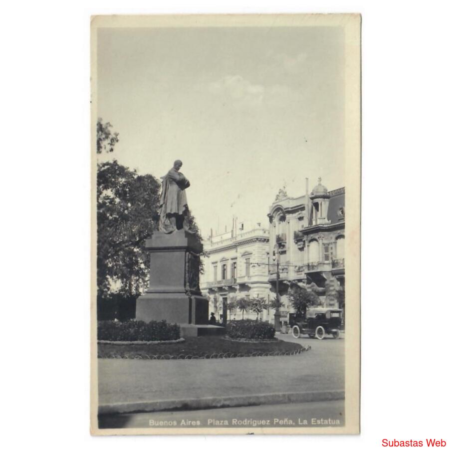 ARGENTINA • BUENOS AIRES • Plaza Rodríguez Peña - La Estatua