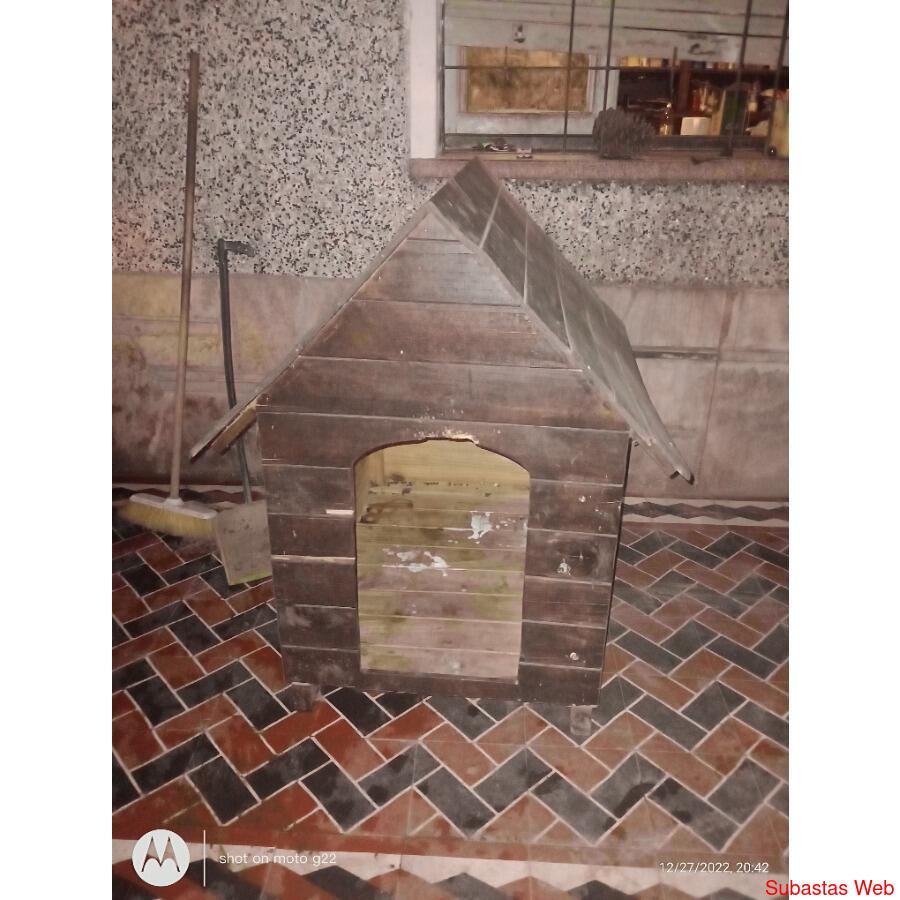 Casa para perro de madera usada cómo nueva